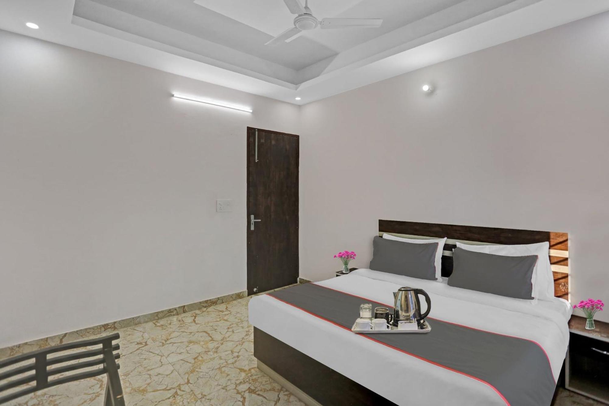 Collection O The Royal Fern Hotel Farrukhnagar Buitenkant foto