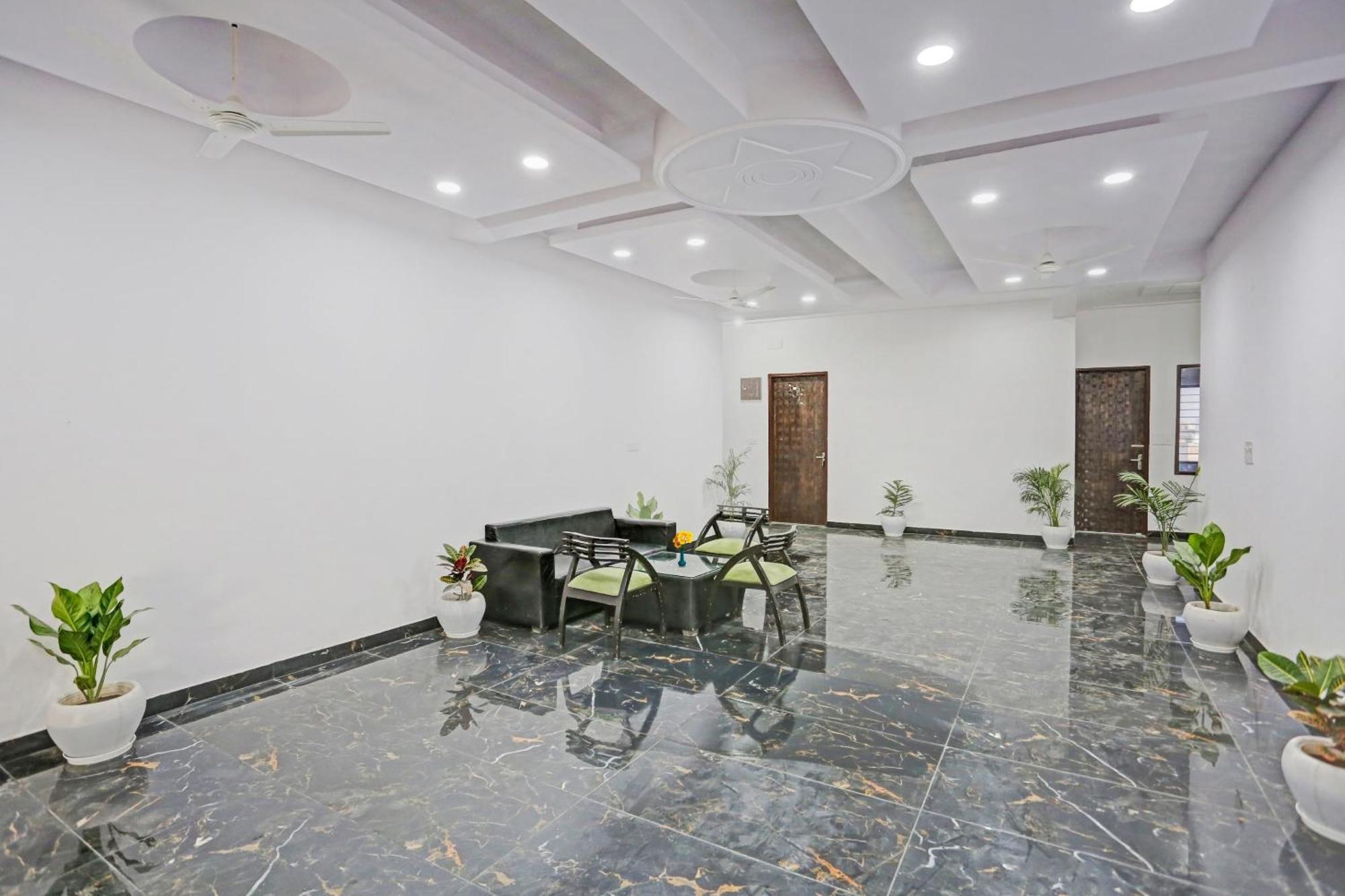 Collection O The Royal Fern Hotel Farrukhnagar Buitenkant foto