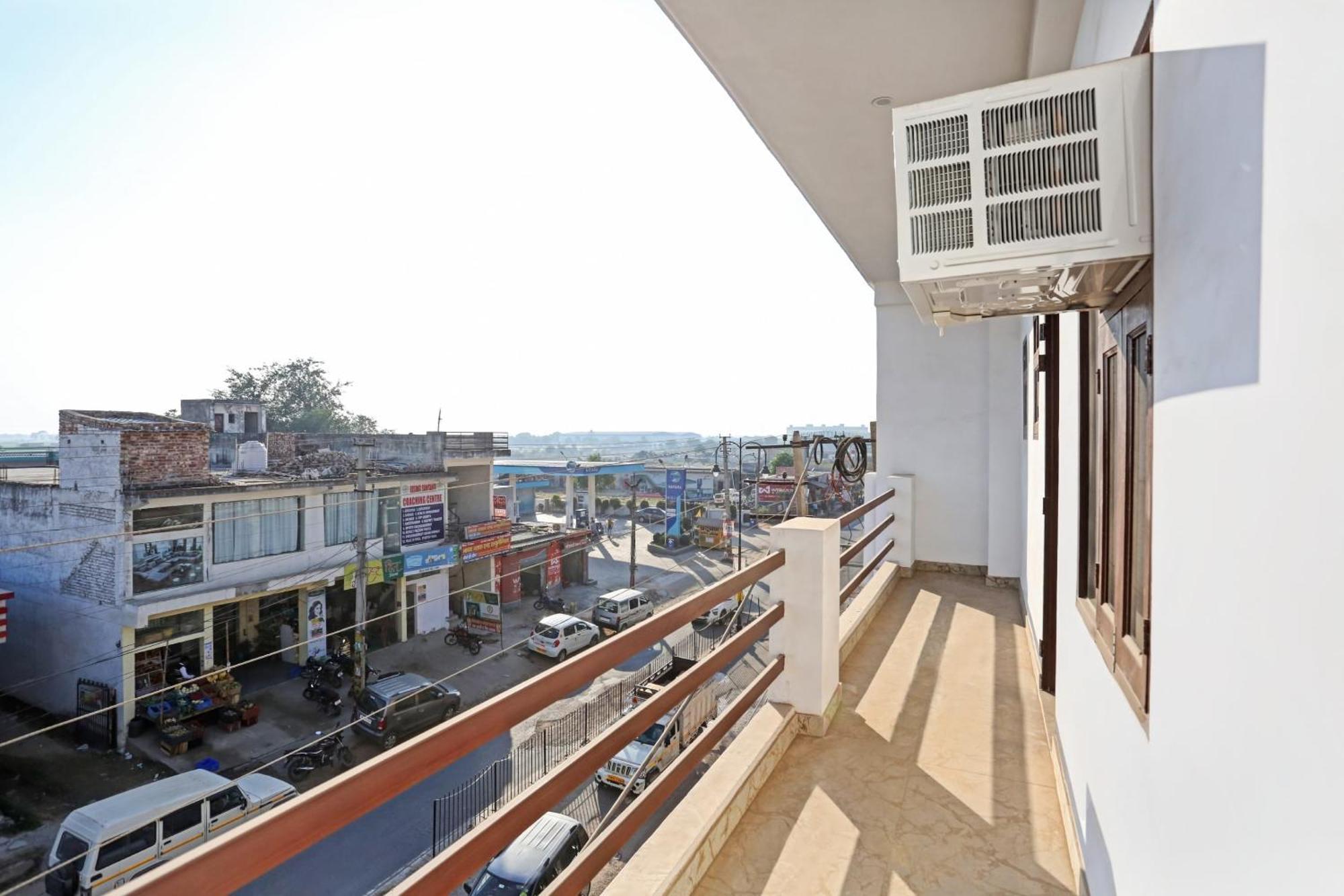 Collection O The Royal Fern Hotel Farrukhnagar Buitenkant foto