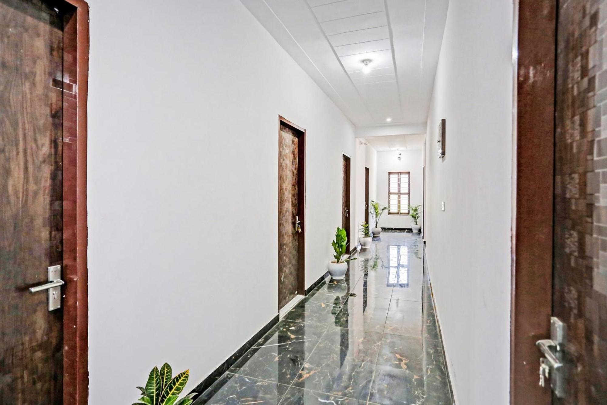 Collection O The Royal Fern Hotel Farrukhnagar Buitenkant foto